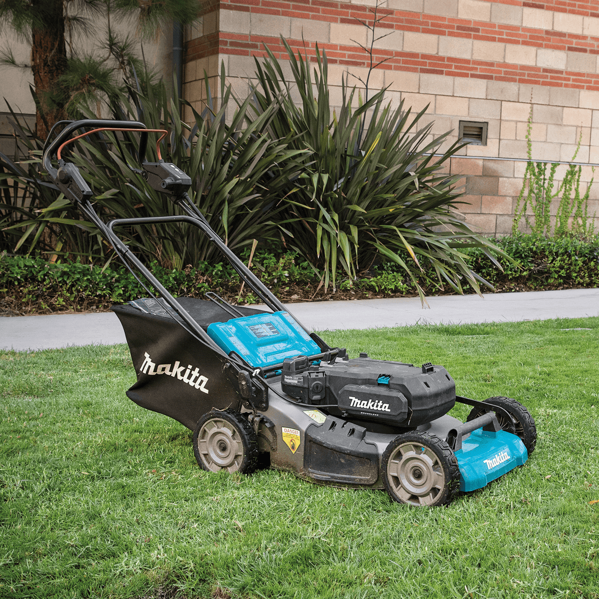 Makita - Makita CML01Z 40V max ConnectX™ Brushless 21" Self‑Propelled Commercial Lawn Mower, Tool Only - B&R Lawnmower Shop