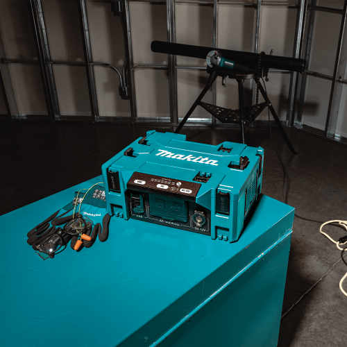 Makita - Makita 40V max ConnectX™ Portable Power Station (BAC01) - B&R Lawnmower Shop