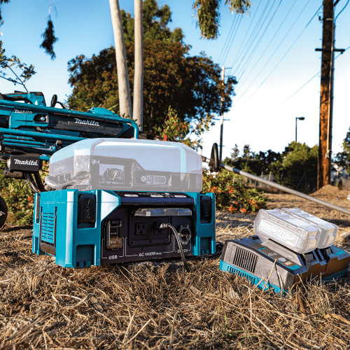 Makita - Makita 40V max ConnectX™ Portable Power Station (BAC01) - B&R Lawnmower Shop