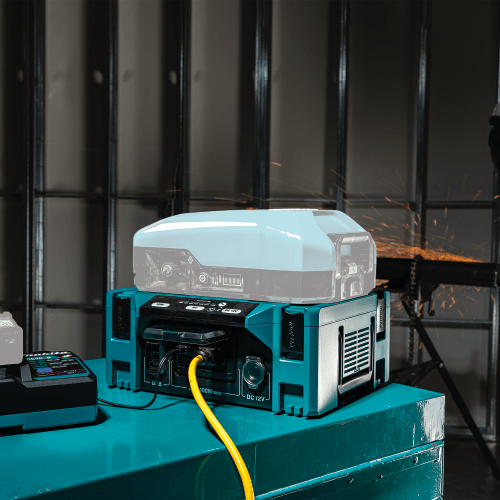 Makita - Makita 40V max ConnectX™ Portable Power Station (BAC01) - B&R Lawnmower Shop
