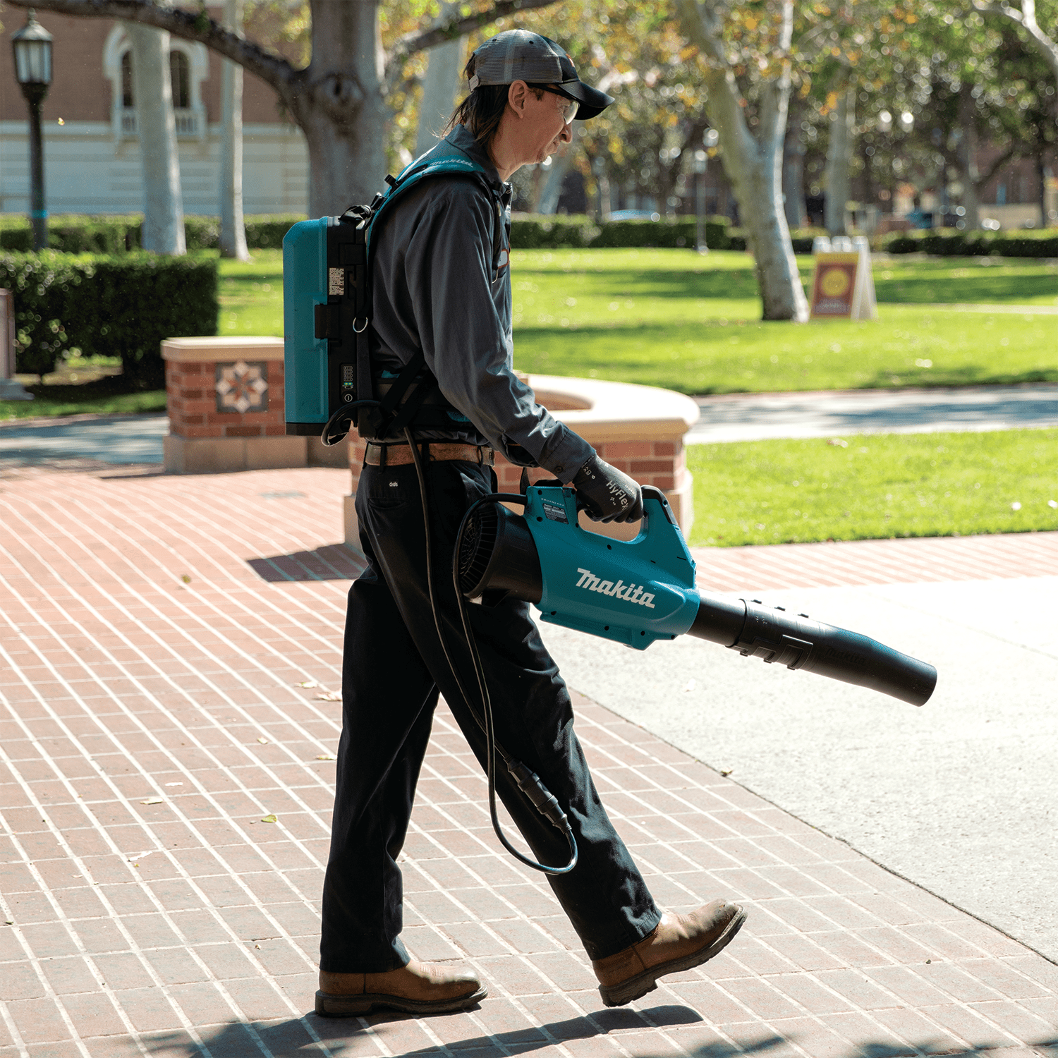 Makita - Makita CBU01Z ConnectX™ 40V max Brushless Blower, Tool Only - B&R Lawnmower Shop