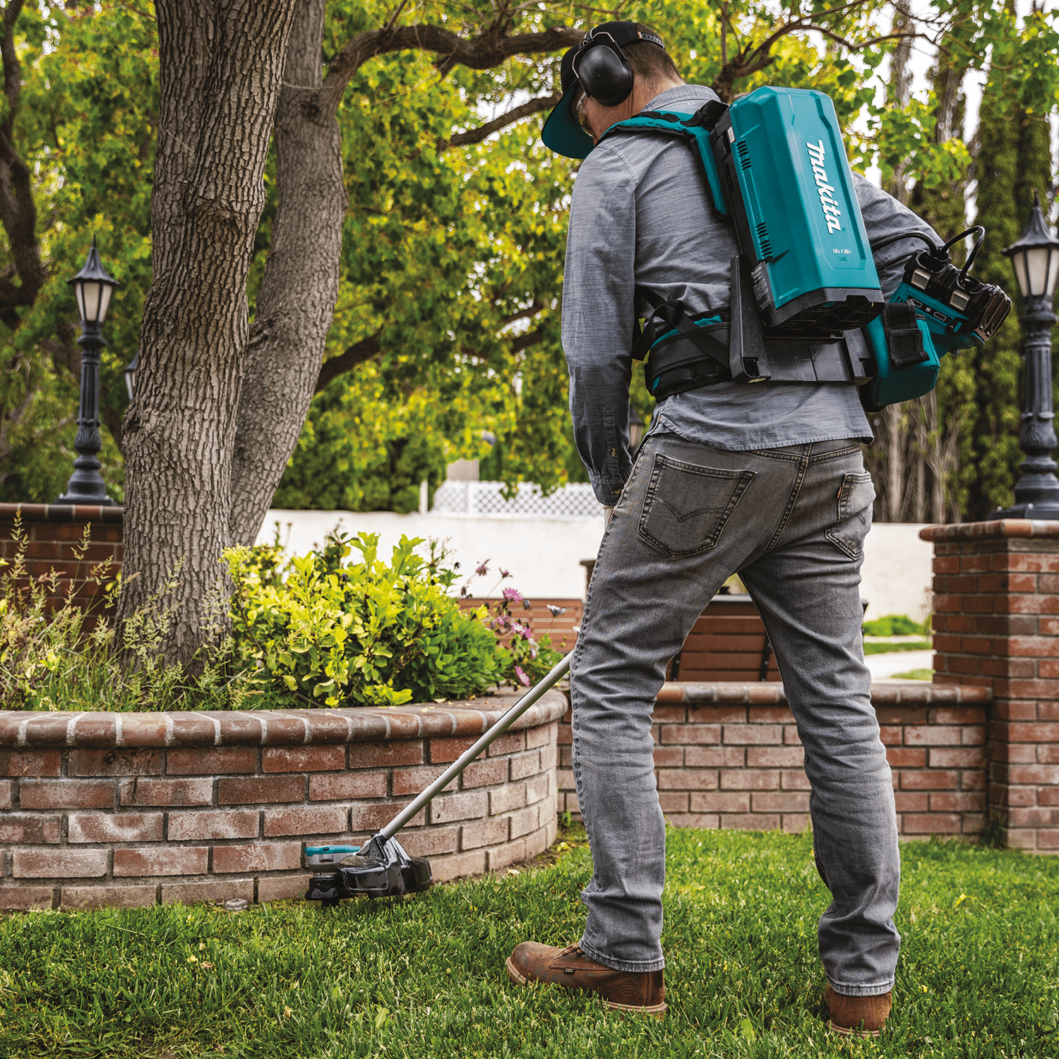 Makita - Makita PDC01 ConnectX™, LXT®, LXT® X2 and XGT® Portable Backpack Power Supply - B&R Lawnmower Shop