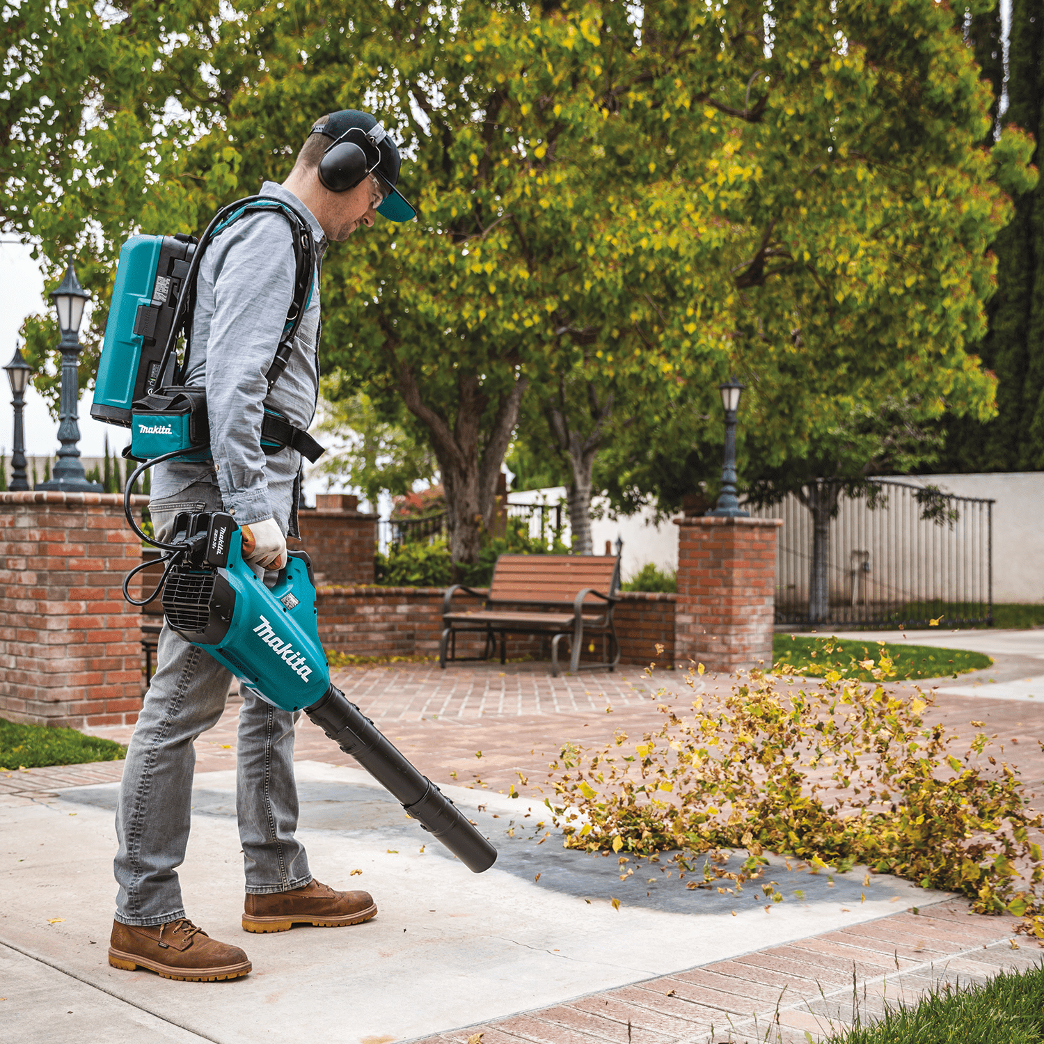 Makita - Makita PDC01 ConnectX™, LXT®, LXT® X2 and XGT® Portable Backpack Power Supply - B&R Lawnmower Shop