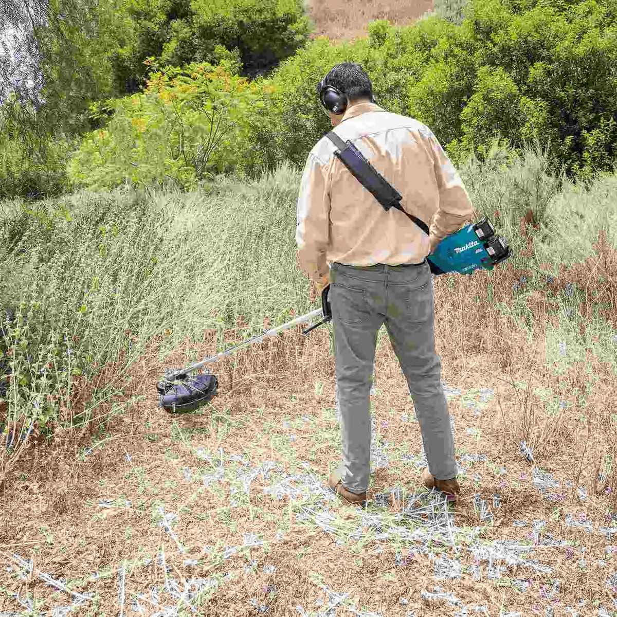 Professional gardener using a Makita XRU17PT to clear brush. Get yours today at B&R Lawnmower Shop! 20032 Saticoy Street, Winnetka, CA 91307 serving Los Angeles and San Fernando Valley.